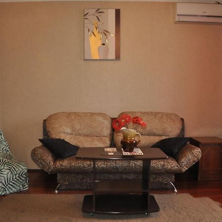 Spacious Apartment With Balcony Кременчуг Экстерьер фото