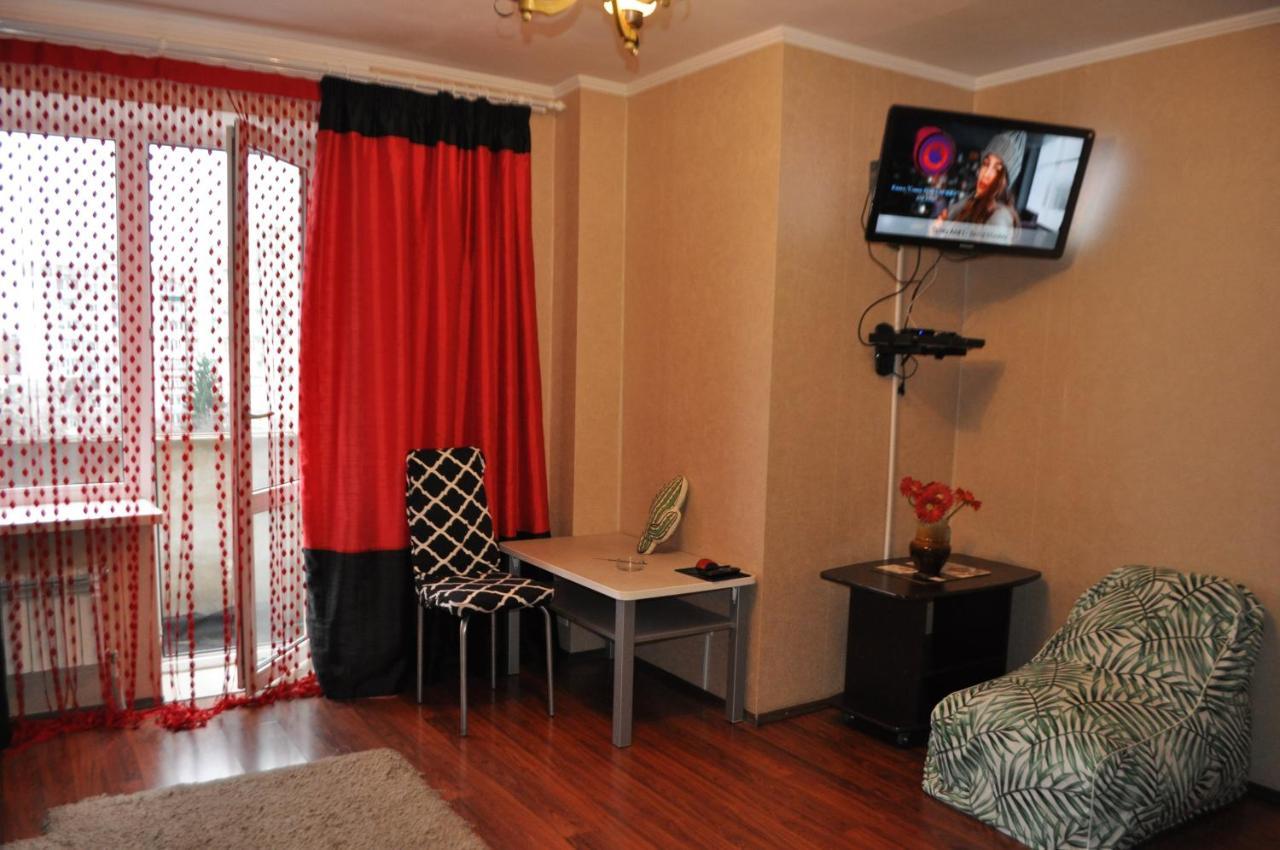 Spacious Apartment With Balcony Кременчуг Экстерьер фото