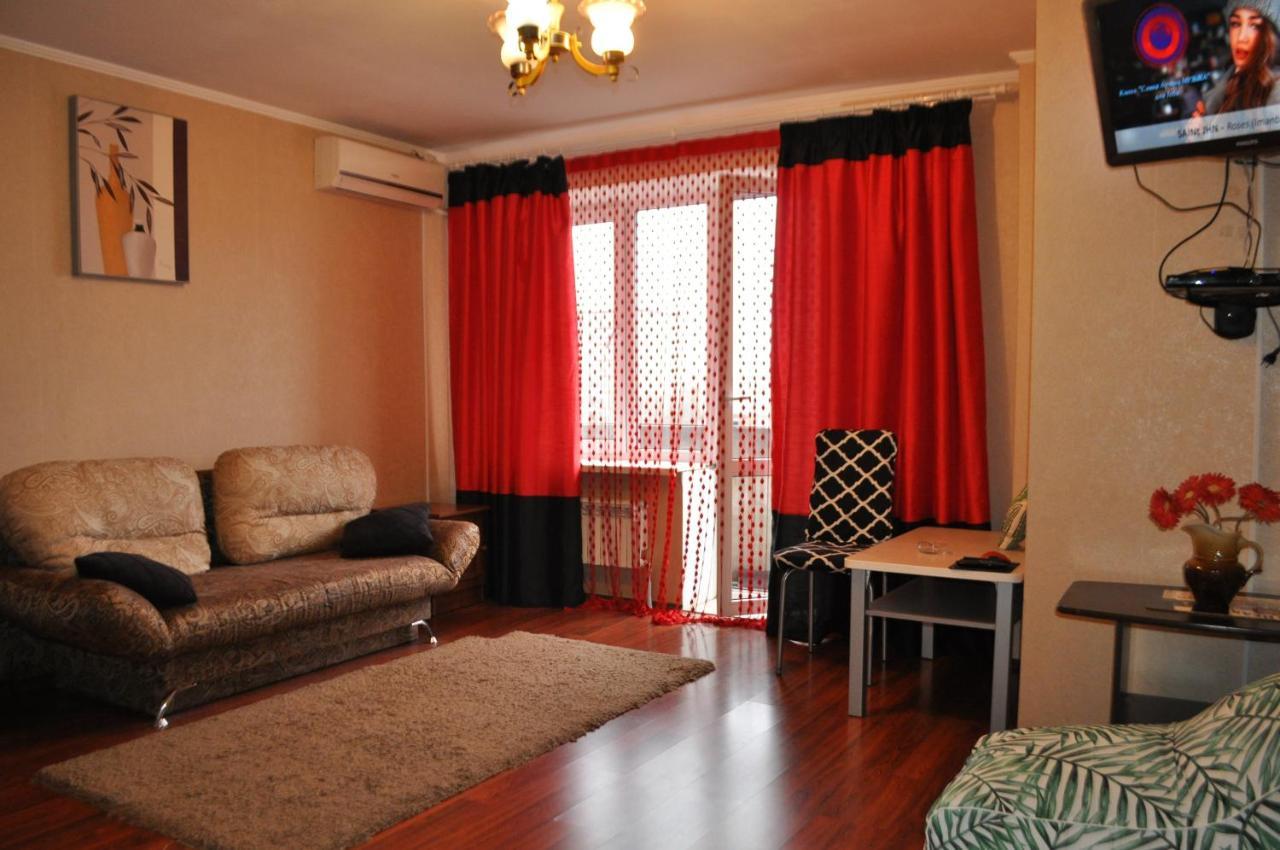 Spacious Apartment With Balcony Кременчуг Экстерьер фото